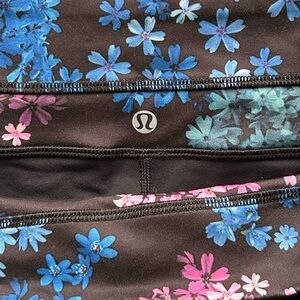 lululemon athletica Women's Floral Print Pants - Black and Blue